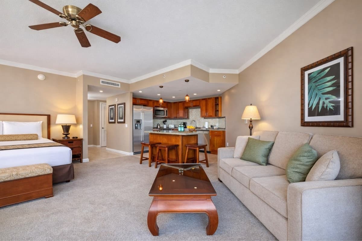 Condo in Lahaina · ★5.0 · 1 bedroom · 2 beds · 1 bath - Photo 4