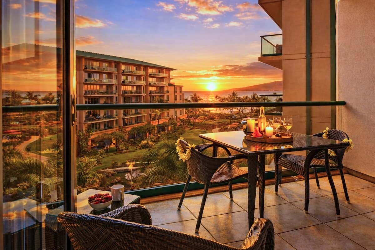 Condo in Lahaina · ★5.0 · 1 bedroom · 2 beds · 1 bath - Photo 1