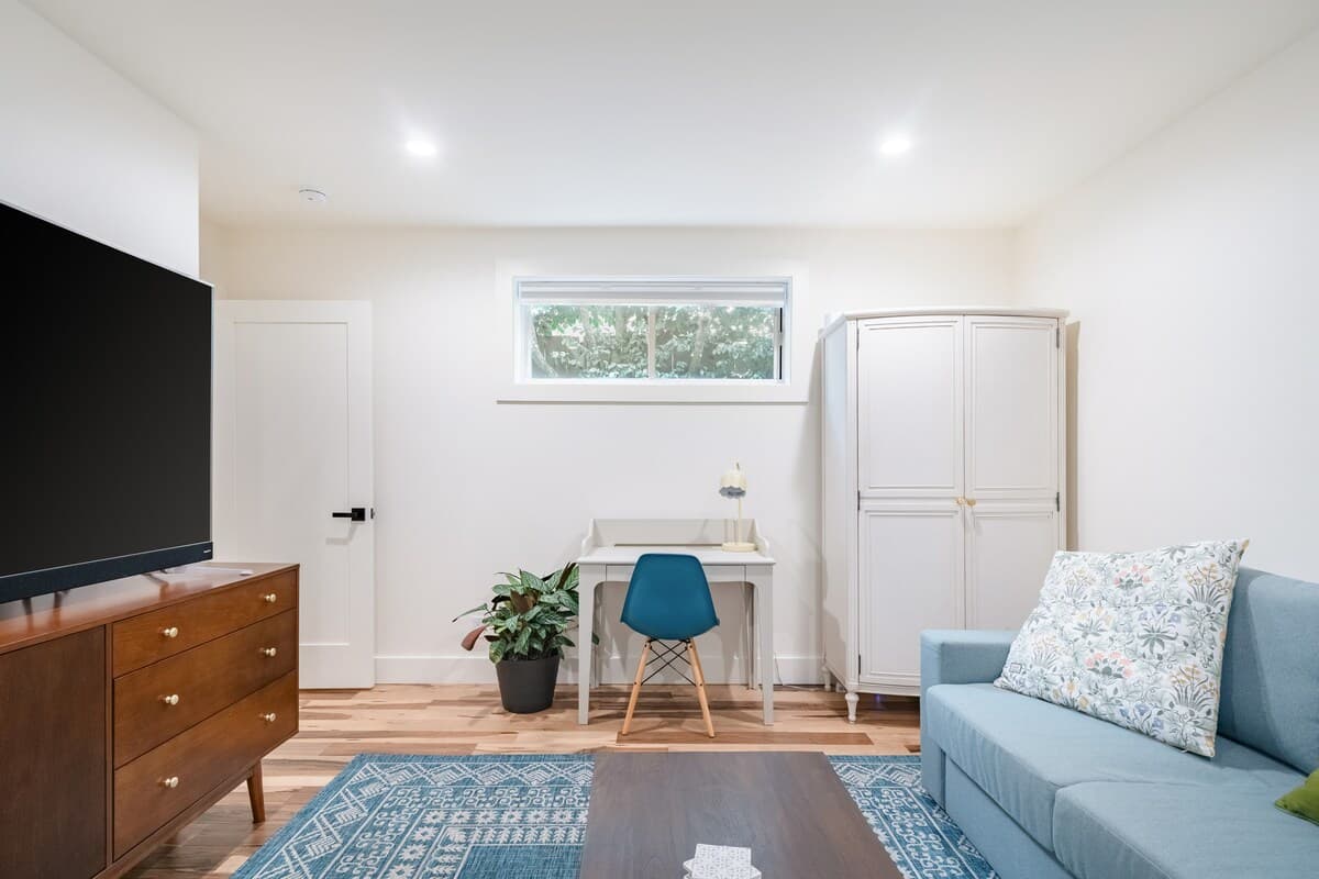 Brand-new, Cheery & Private Flat w/ Outdoor Patio - Photo 2