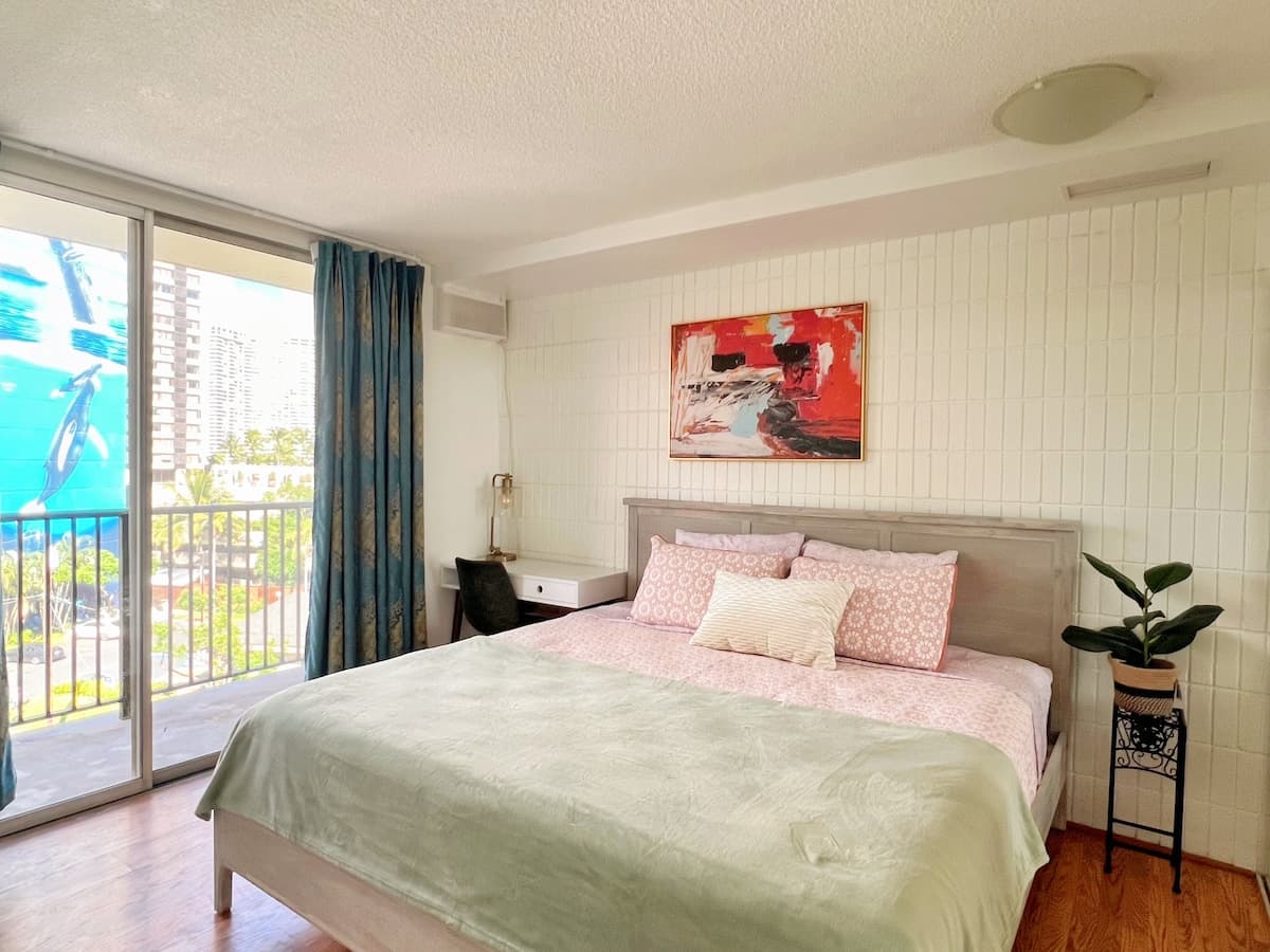 waikiki 3b/2b Apt with 1 parking - Photo 2