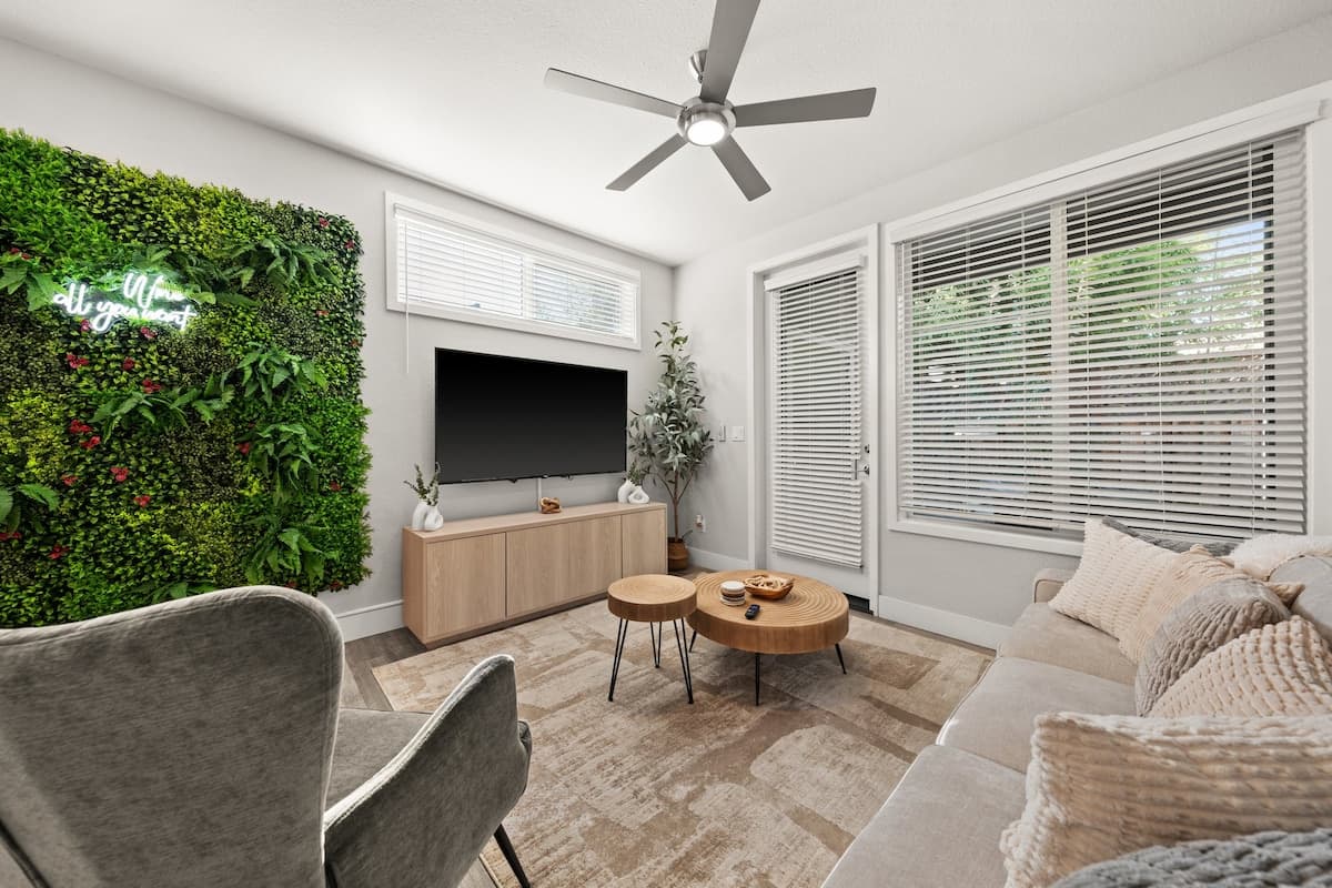 Condo in Napa · ★4.99 · 2 bedrooms · 3 beds · 2 private baths - Photo 3
