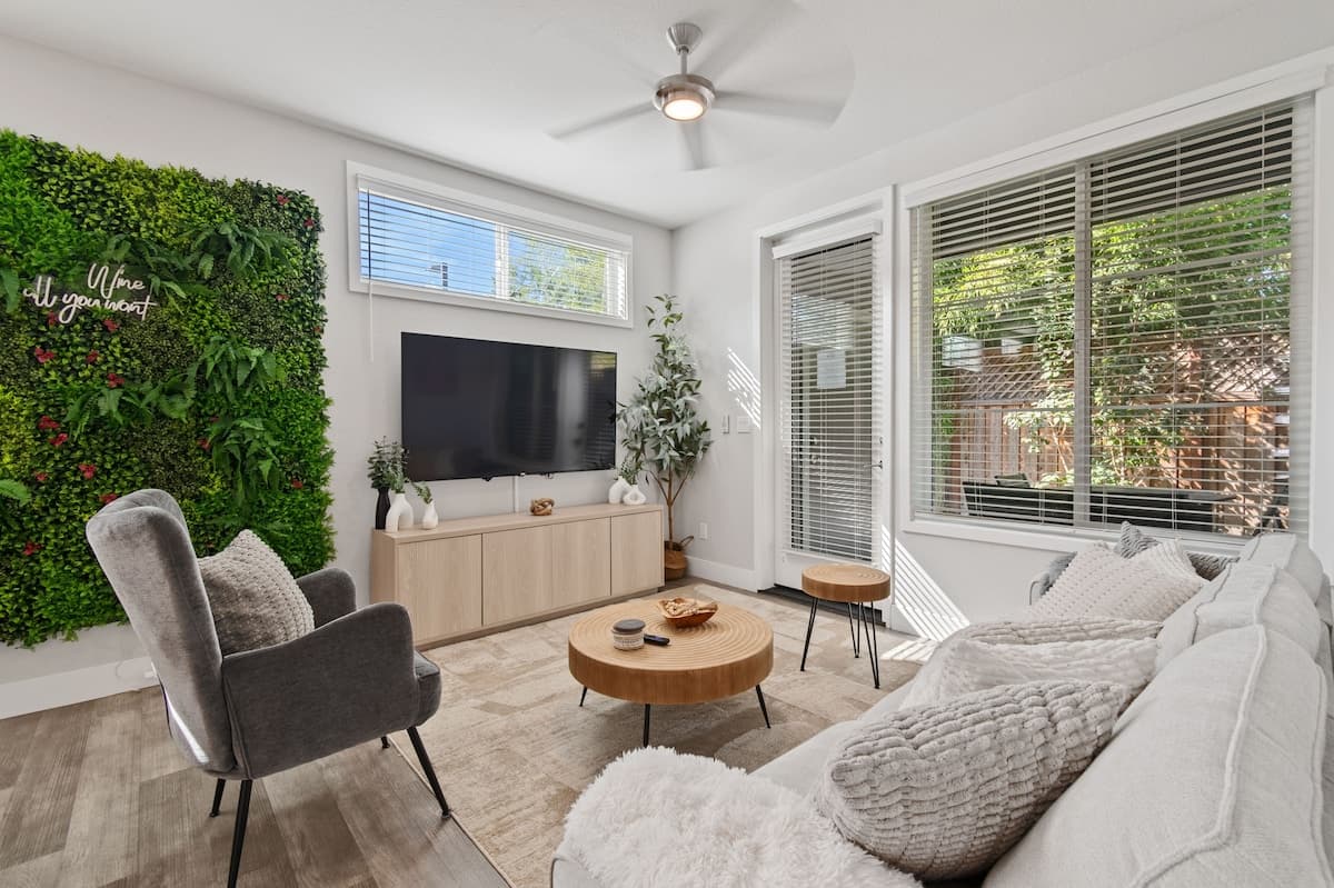 Condo in Napa · ★4.99 · 2 bedrooms · 3 beds · 2 private baths - Photo 2