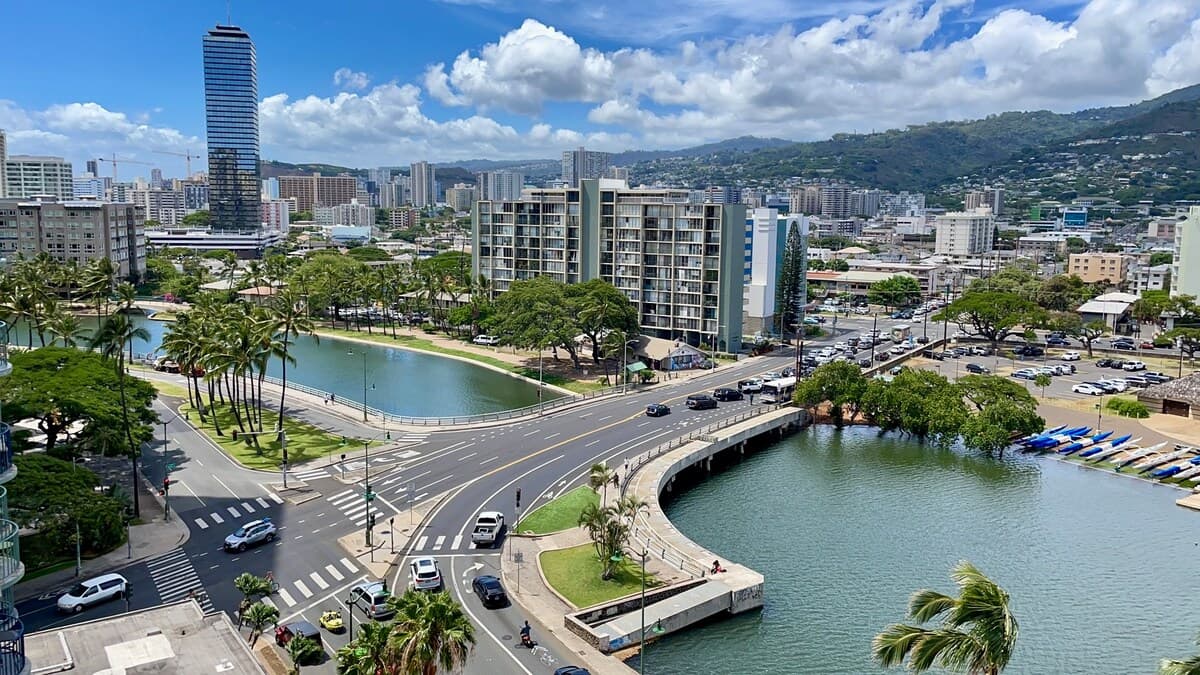 Cozy Waikiki Studio · Walk to Beach · City View - Photo 4