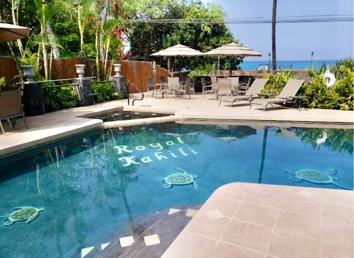 Condo in Kailua-Kona · ★4.48 · 2 bedrooms · 4 beds · 2 private baths - Photo 1