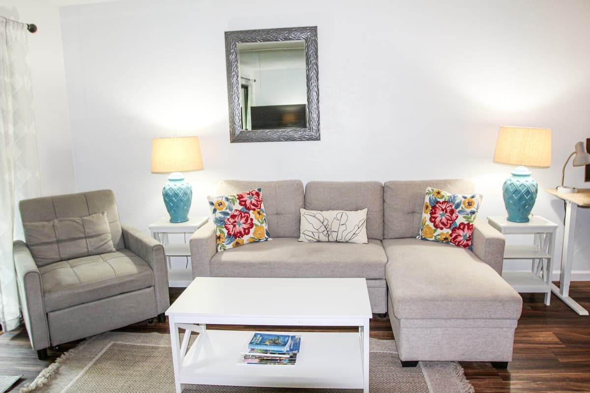 Condo in Kailua-Kona · ★4.48 · 2 bedrooms · 4 beds · 2 private baths - Photo 2