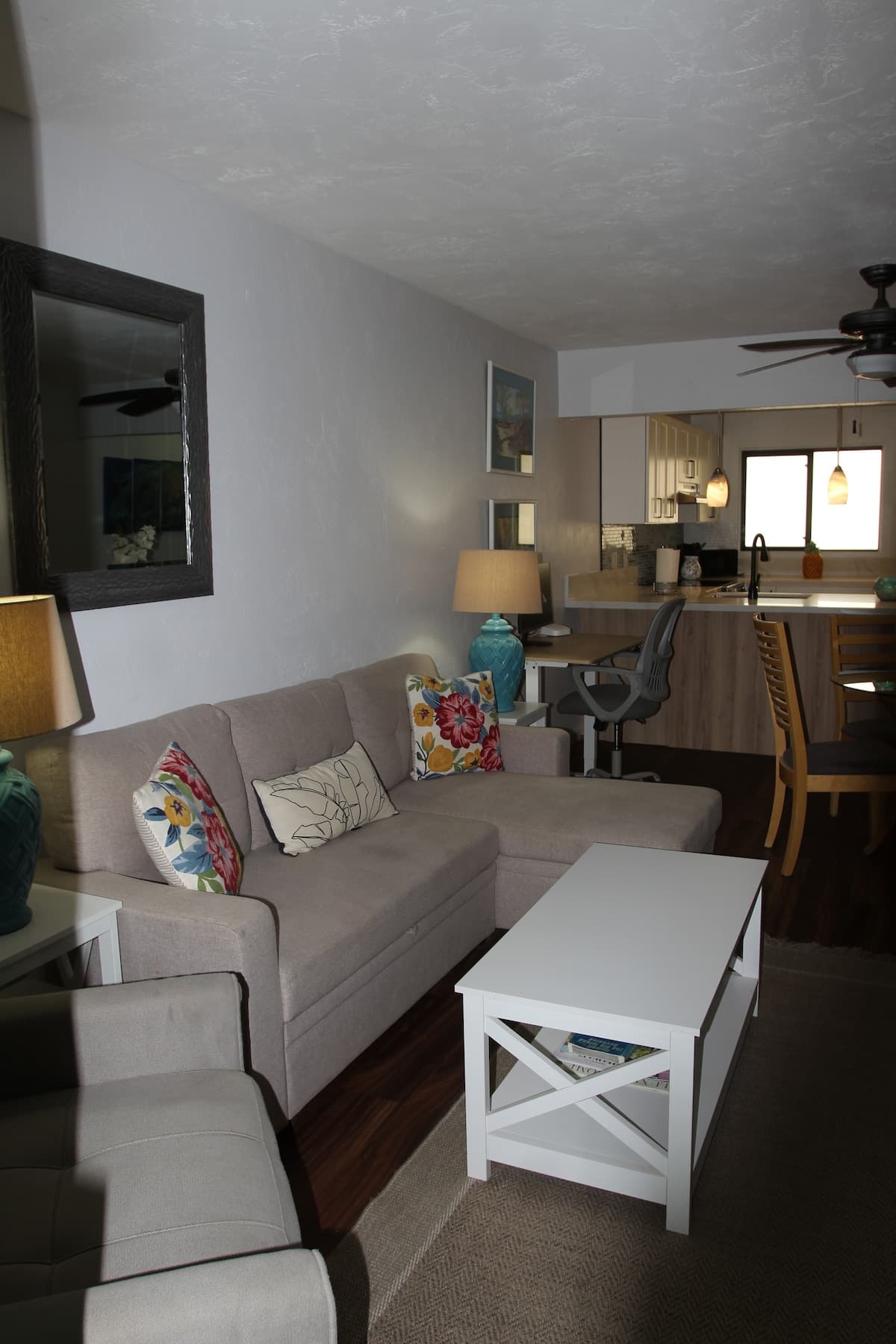 Condo in Kailua-Kona · ★4.48 · 2 bedrooms · 4 beds · 2 private baths - Photo 4