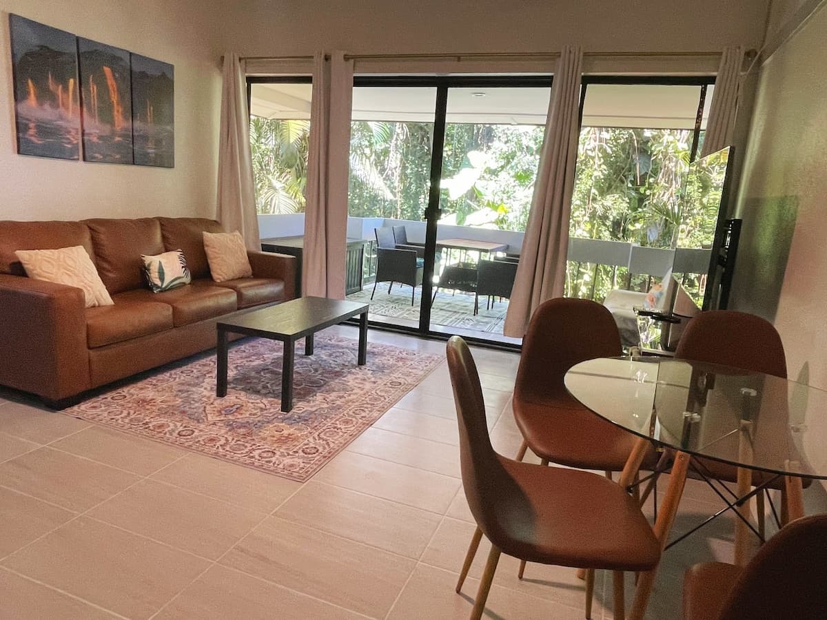 Newly Renovated Cozy 2Br 1Ba Apt in Waiakea Villas - Photo 1