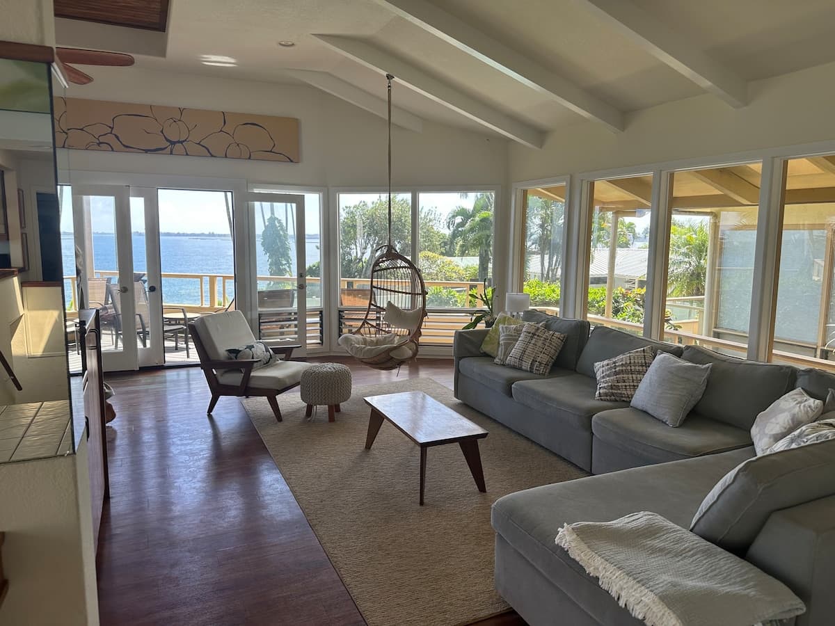 Home in Hilo · ★5.0 · 3 bedrooms · 7 beds · 3 private baths - Photo 3