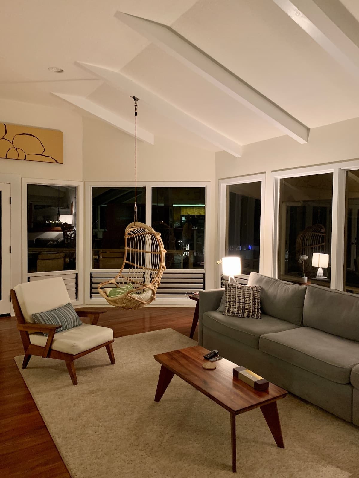 Home in Hilo · ★5.0 · 3 bedrooms · 7 beds · 3 private baths - Photo 4