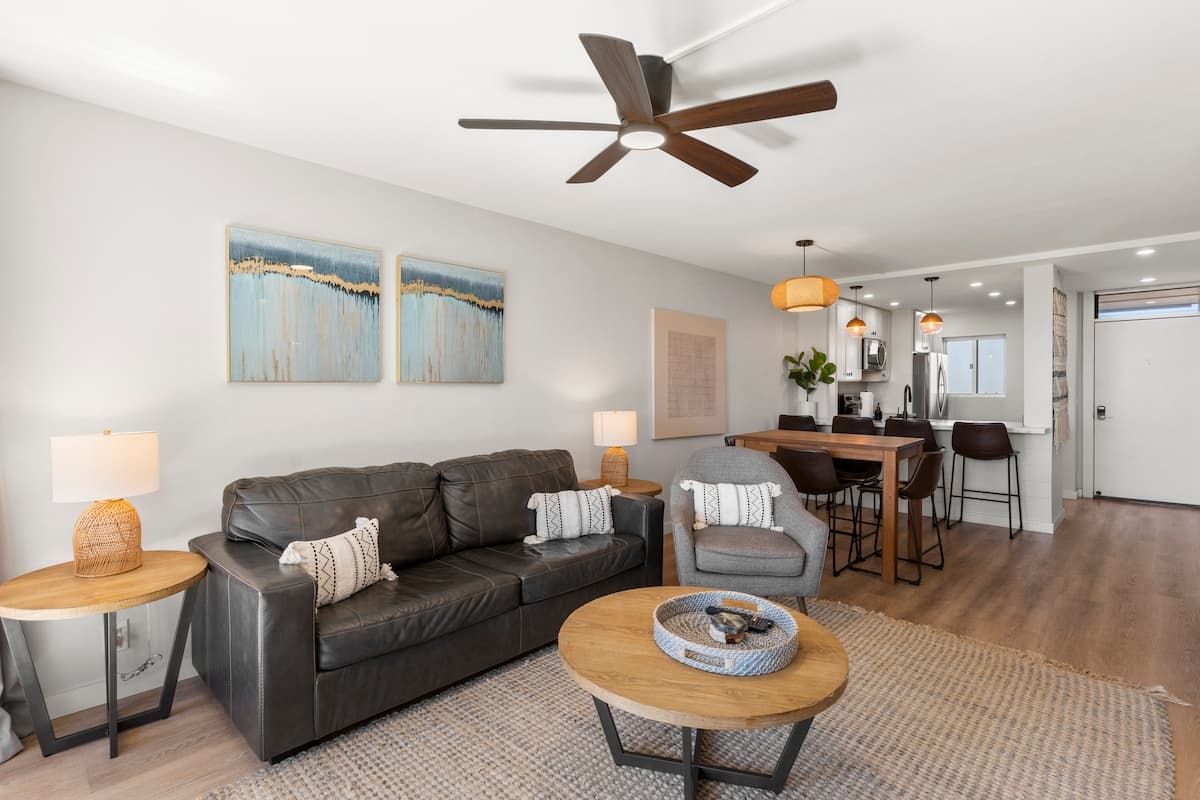 Stylish Oceanfront Remodel 2/2 - Photo 5