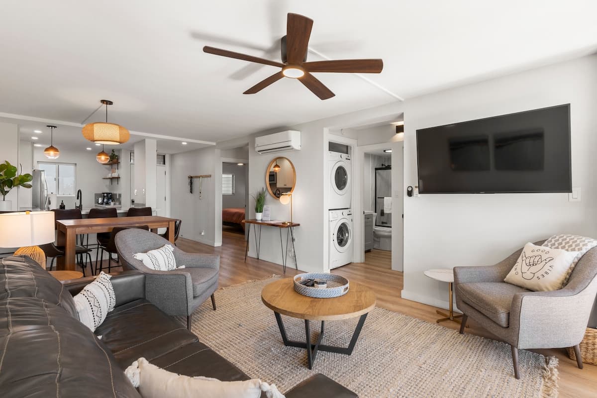 Stylish Oceanfront Remodel 2/2 - Photo 4