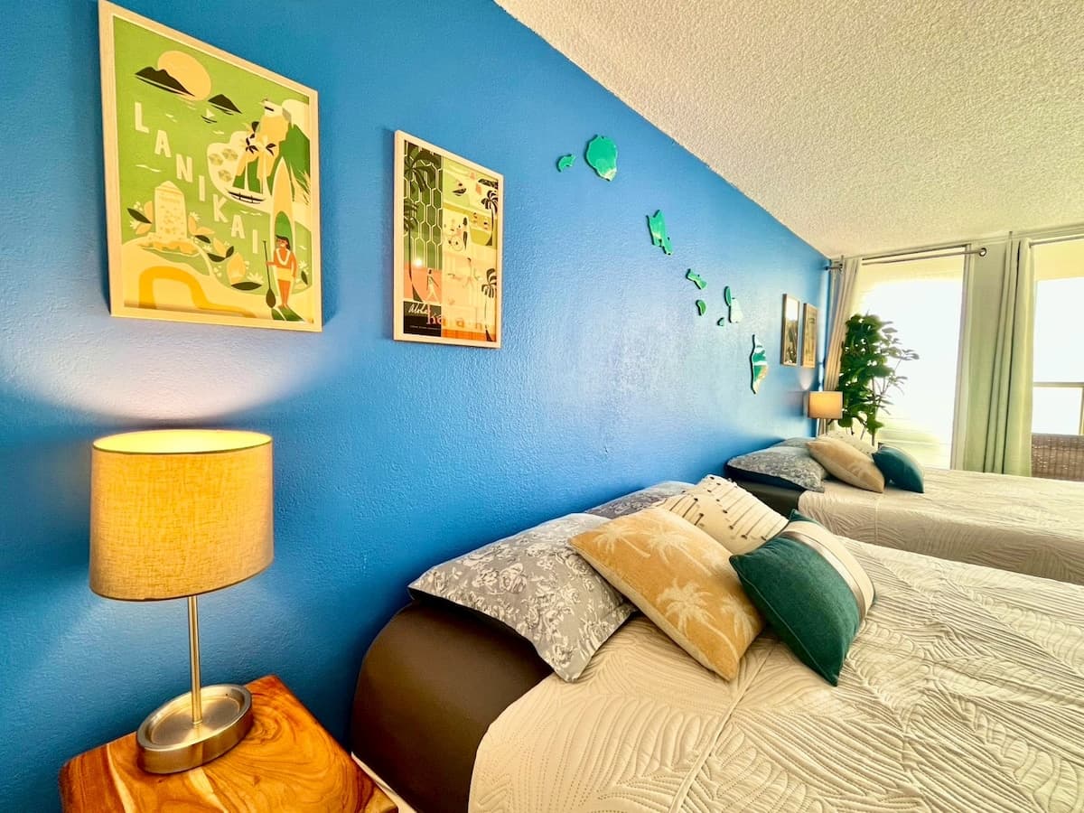 Condo in Honolulu · ★4.94 · Studio · 2 beds · 1 private bath - Photo 4