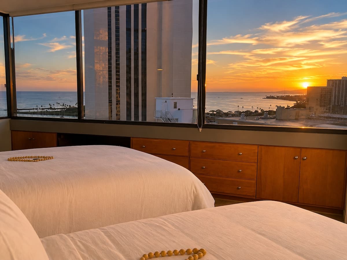 Condo in Honolulu · ★4.74 · 1 bedroom · 2 beds · 1 private bath - Photo 5