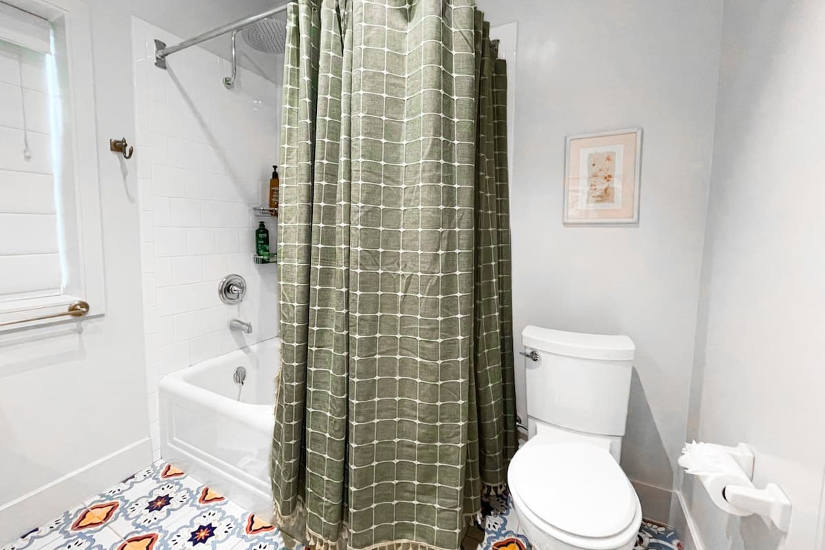 Home in Sonoma · ★4.91 · 3 bedrooms · 3 beds · 2 private baths - Photo 5