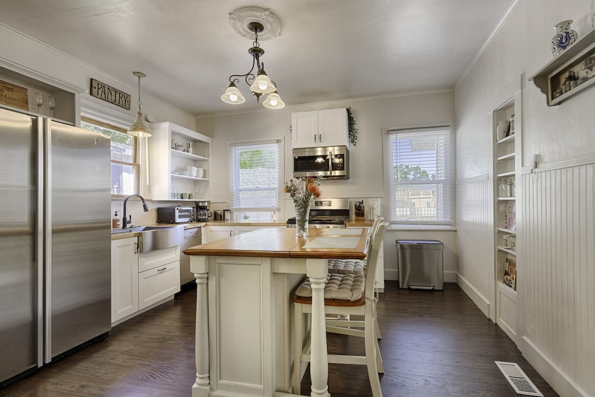 Home in Sonoma · ★4.91 · 3 bedrooms · 3 beds · 2 private baths - Photo 3