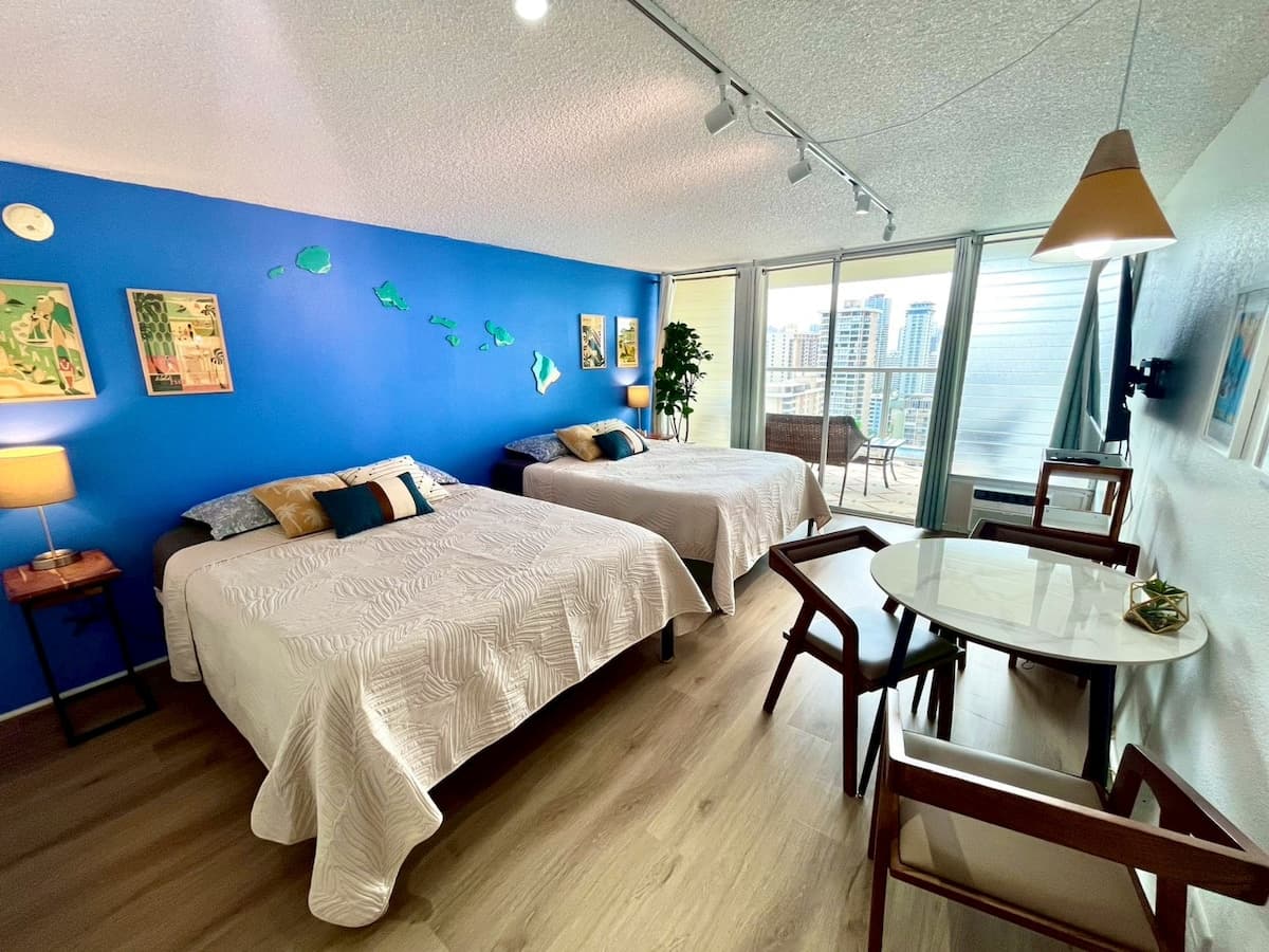 #26FL Private Studio w/Balcony in Central Waikiki! - Photo 1
