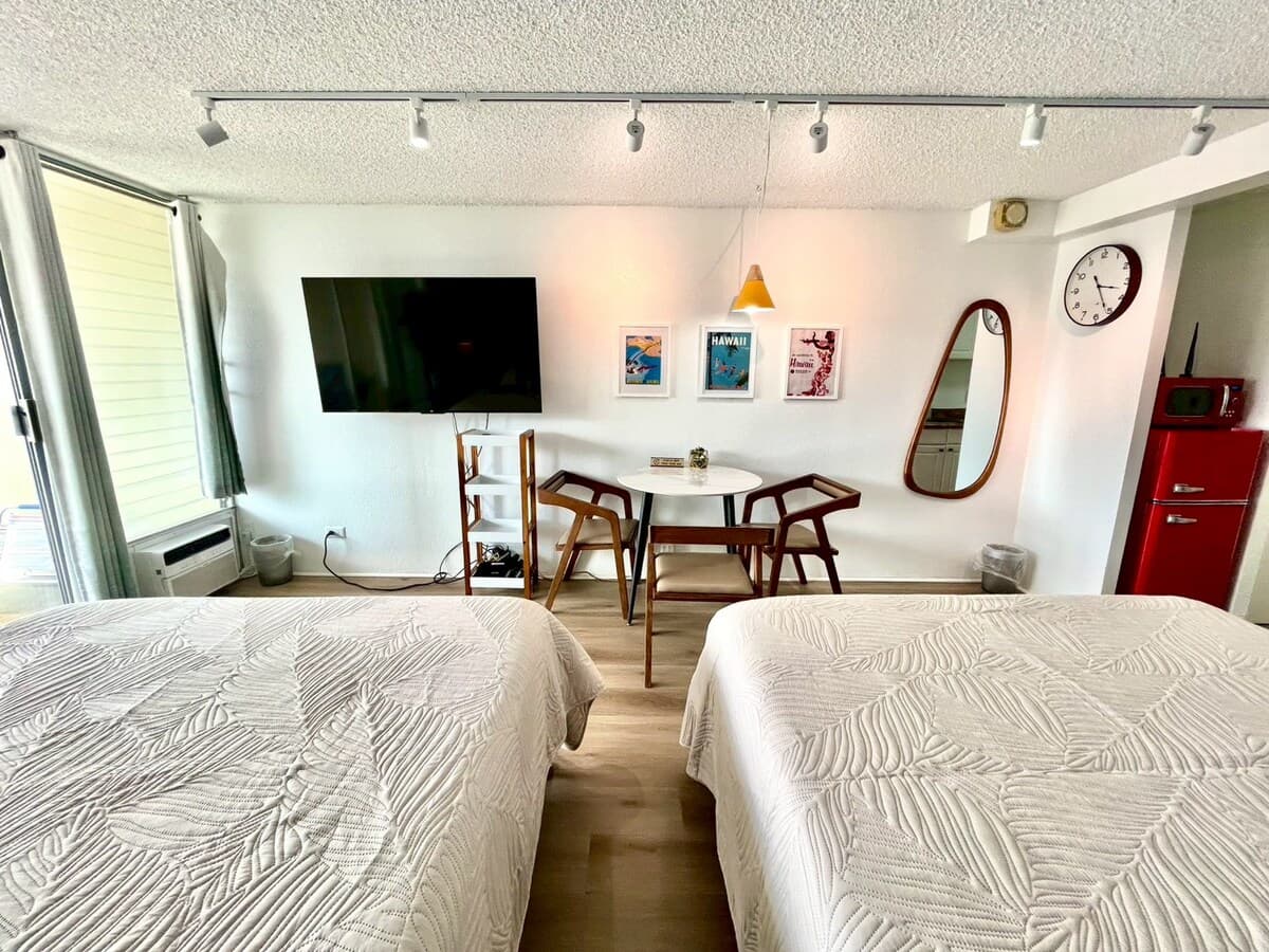 #26FL Private Studio w/Balcony in Central Waikiki! - Photo 4