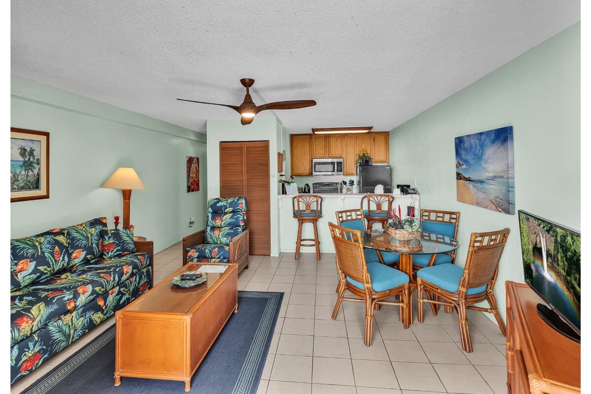 Condo in Kailua-Kona · ★5.0 · 1 bedroom · 2 beds · 1 shared bath - Photo 4