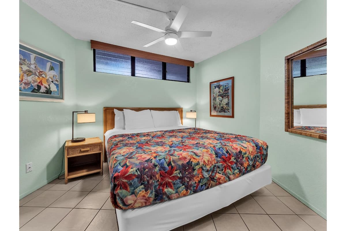 Condo in Kailua-Kona · ★5.0 · 1 bedroom · 2 beds · 1 shared bath - Photo 1