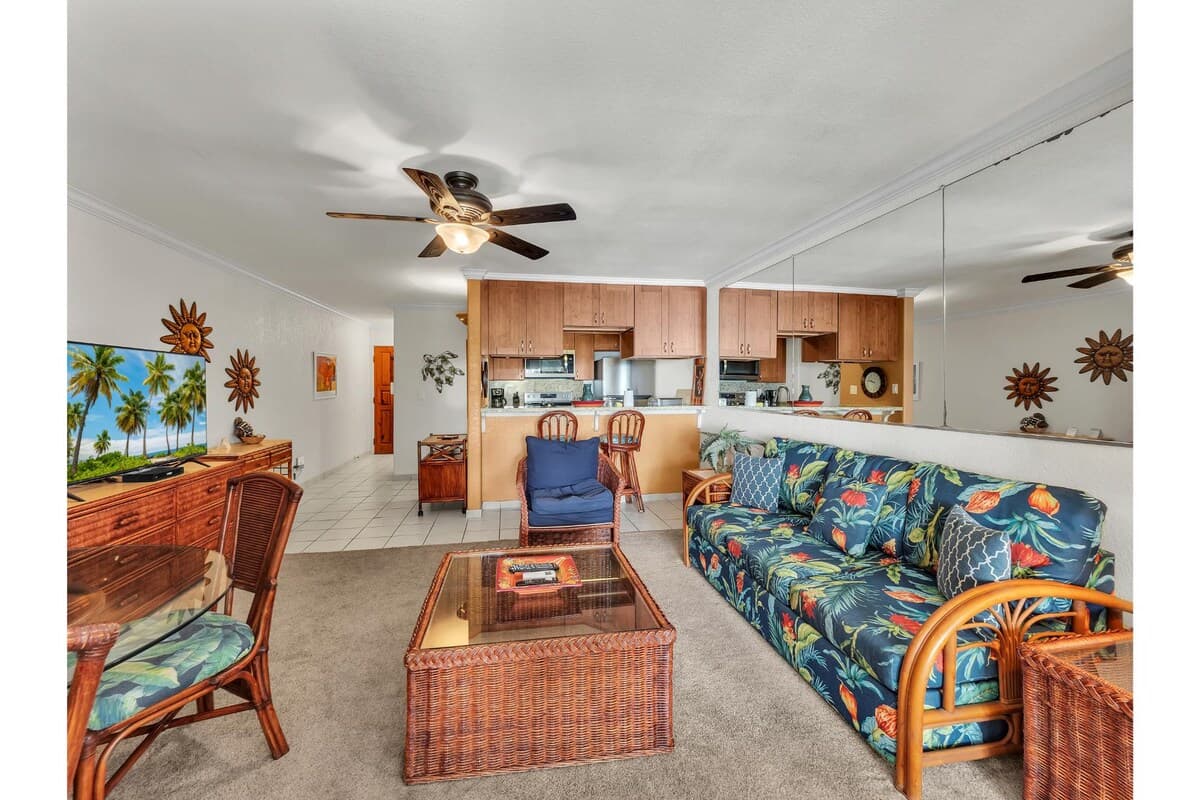 Condo in Kailua-Kona · ★4.5 · 1 bedroom · 2 beds · 1 shared bath - Photo 4