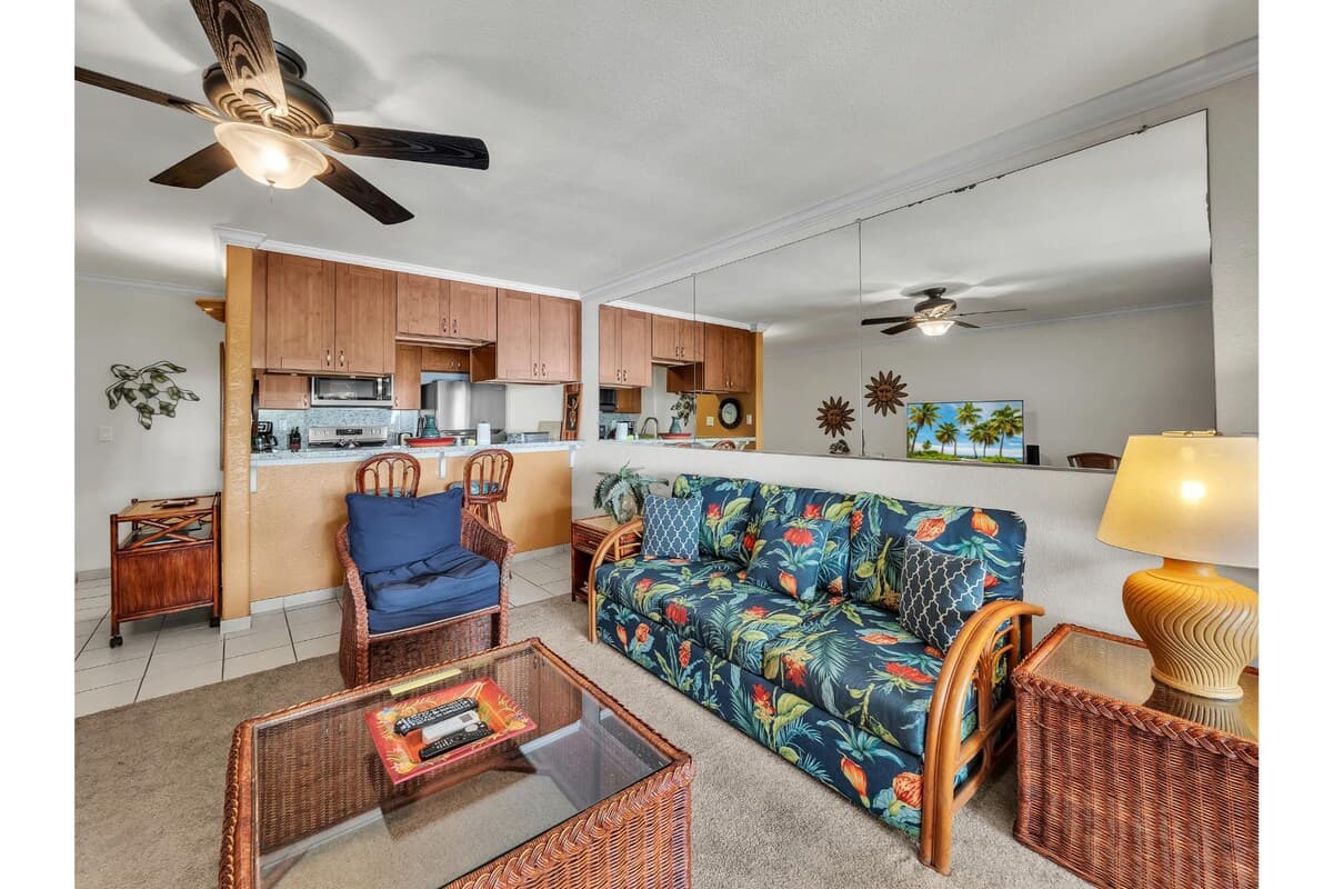 Condo in Kailua-Kona · ★4.5 · 1 bedroom · 2 beds · 1 shared bath - Photo 3