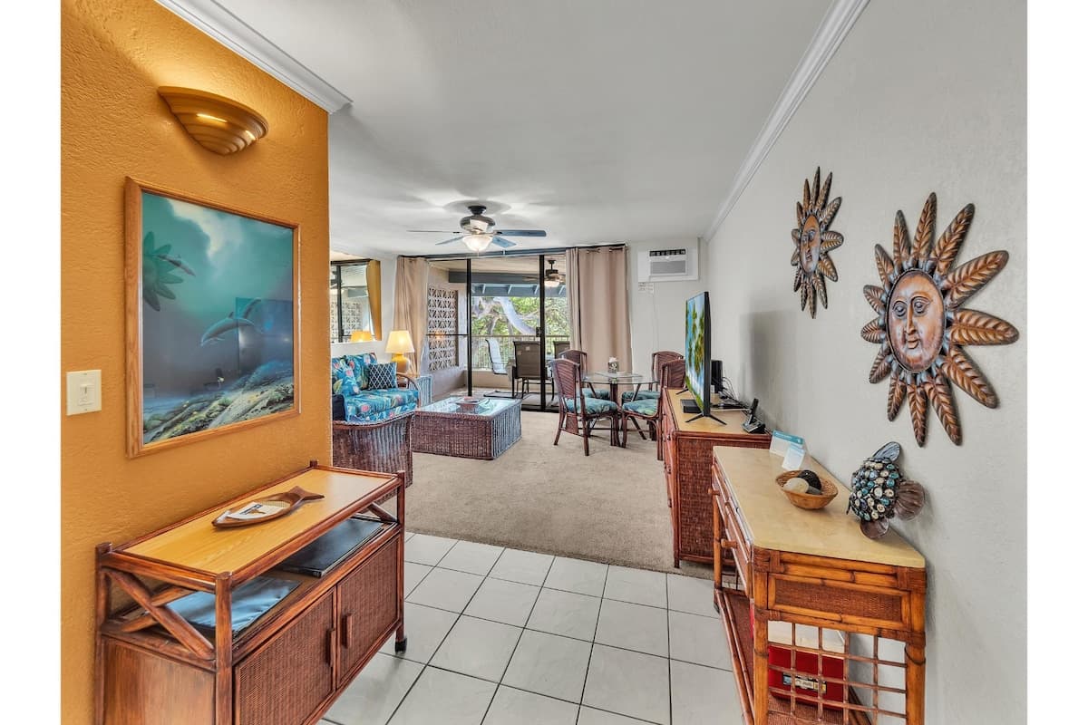 Condo in Kailua-Kona · ★4.5 · 1 bedroom · 2 beds · 1 shared bath - Photo 5