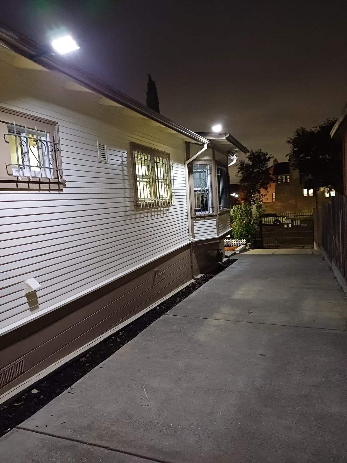 Cozy Oakland Guest House with Fireplace & Yard - Photo 5