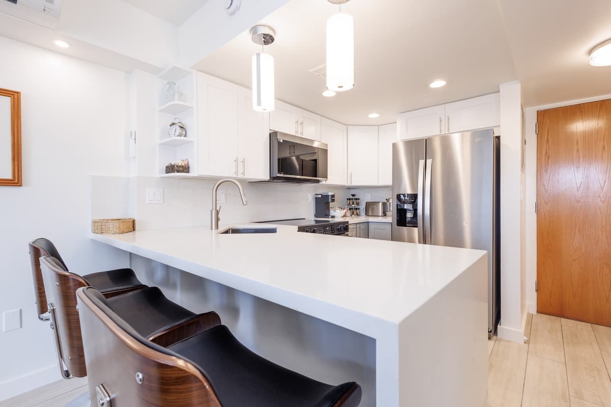 Charming Ilikai Condo with Ocean View-Free Parking - Photo 4