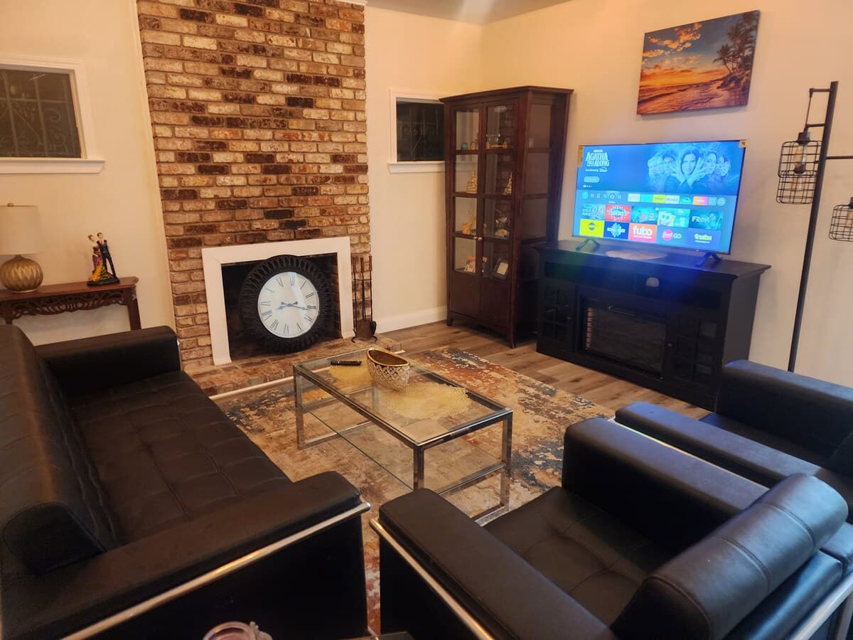 Cozy Oakland Home Near Zoo, Airport & Coliseum - Photo 1