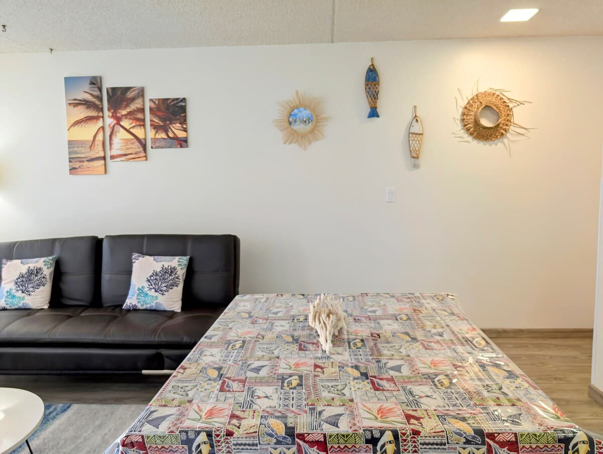 Condo in Honolulu · ★4.97 · 1 bedroom · 3 beds · 1 private bath - Photo 2