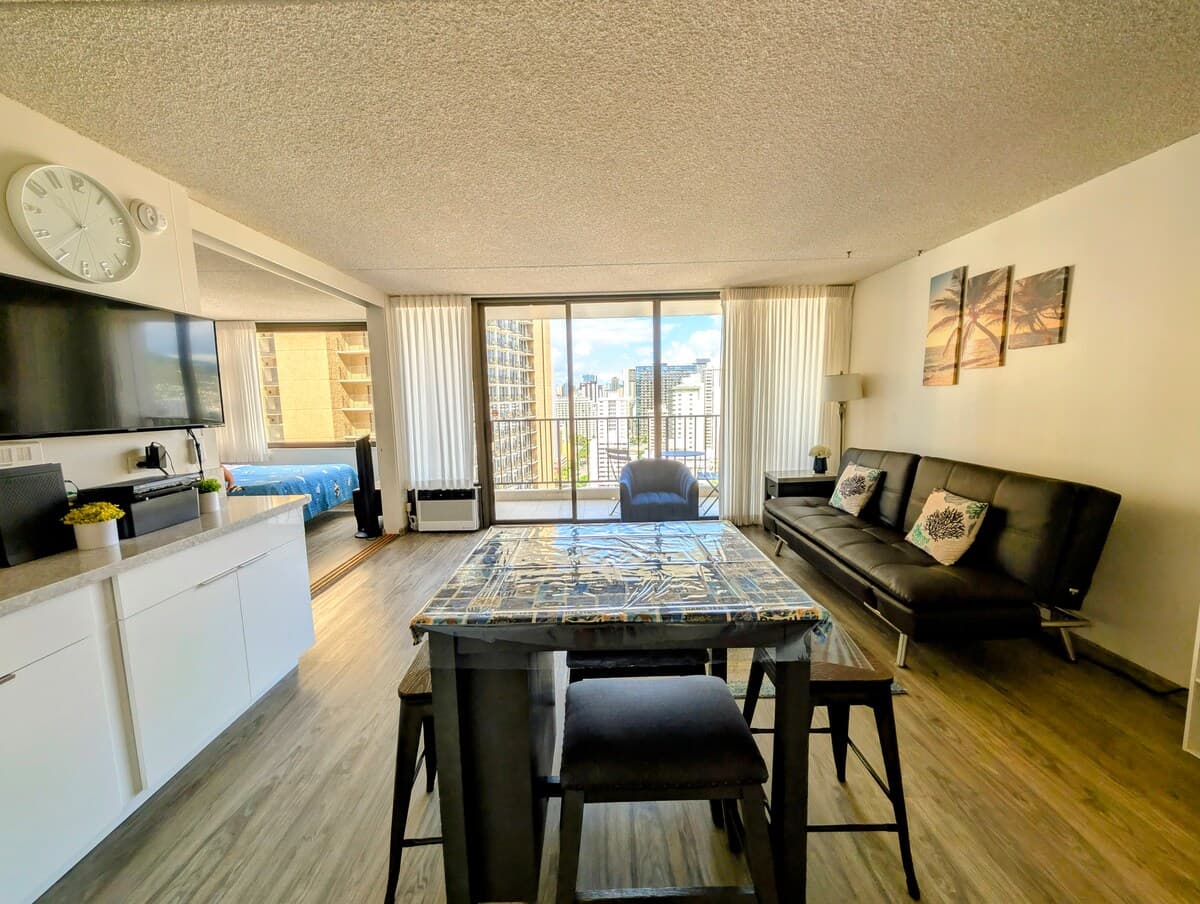 Condo in Honolulu · ★4.97 · 1 bedroom · 3 beds · 1 private bath - Photo 5