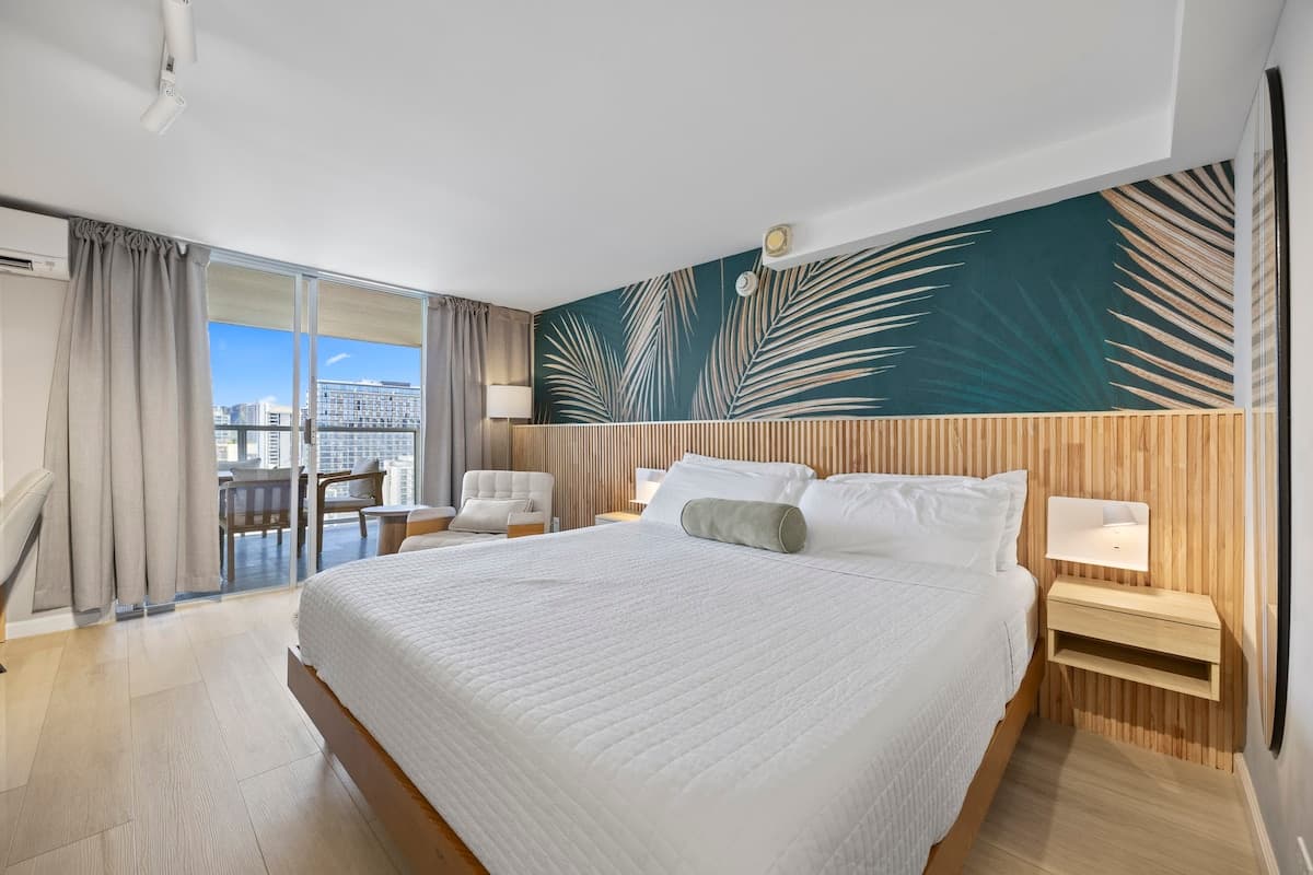 26F-Waikiki King Studio w/Partial Ocean Views - Photo 1