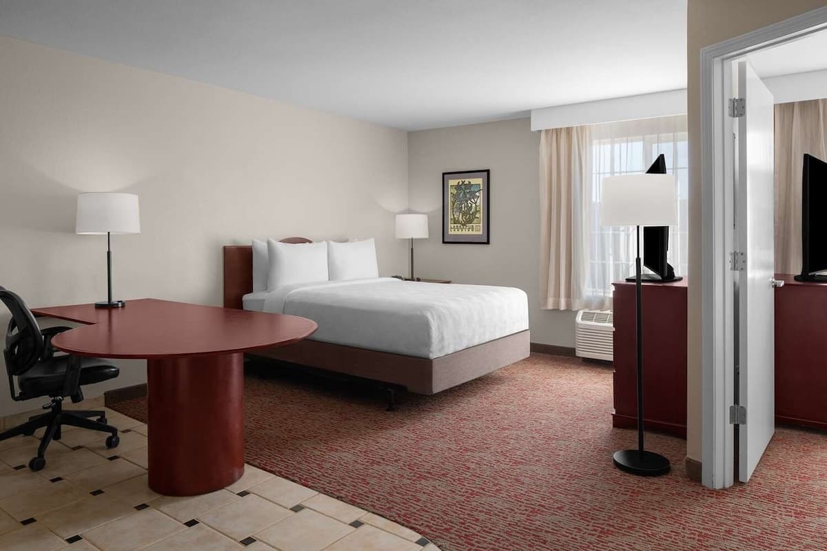 4 Hotel Rooms Near CSU Sacramento & Water Park - Photo 4