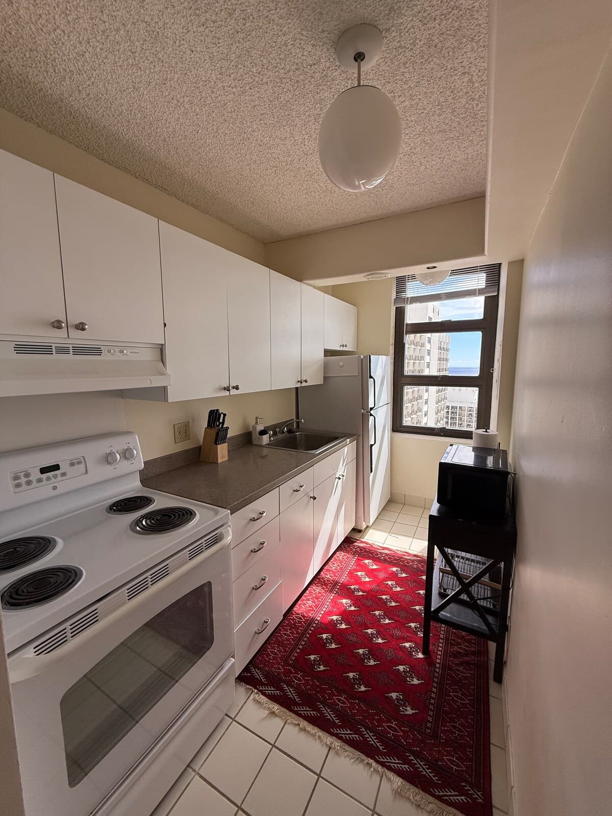 Ocean view Waikiki Banyan condo. Free parking! - Photo 4