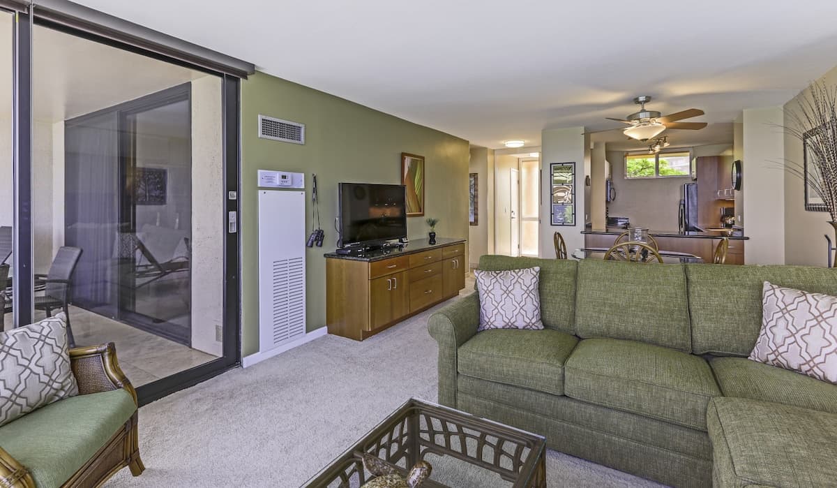 Condo in Lahaina · ★4.97 · 1 bedroom · 2 beds · 1 bath - Photo 4