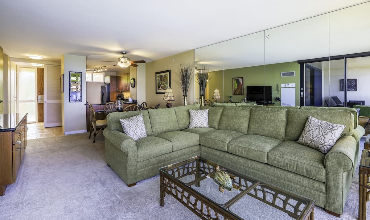 Condo in Lahaina · ★4.97 · 1 bedroom · 2 beds · 1 bath - Photo 2
