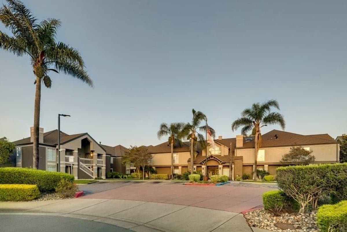 2-Room Hotel Suite, Pool, Pets OK in Sunnyvale - Photo 1