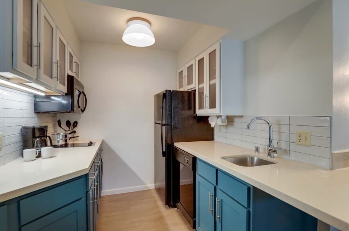 2-Room Hotel Suite, Pool, Pets OK in Sunnyvale - Photo 3