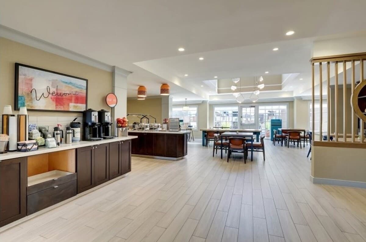 Spacious Sunnyvale Hotel Suite with Kitchen & Pool - Photo 5