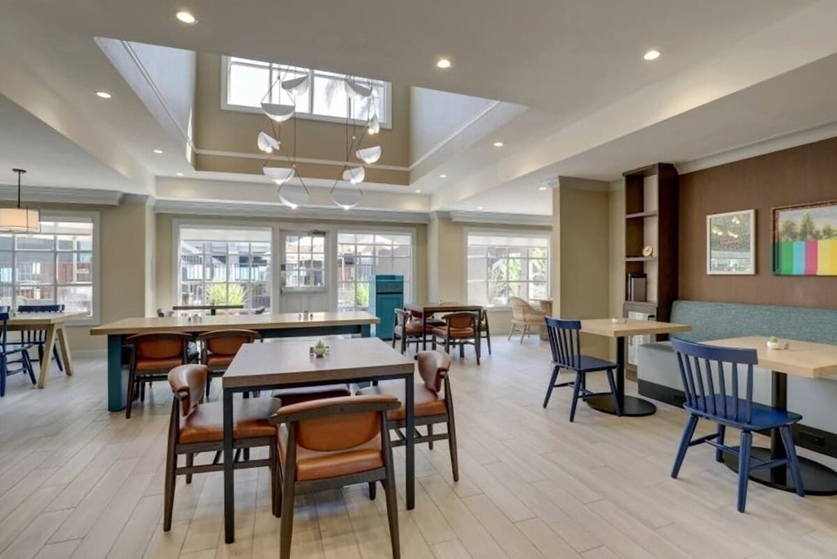 Spacious Sunnyvale Hotel Suite with Kitchen & Pool - Photo 4