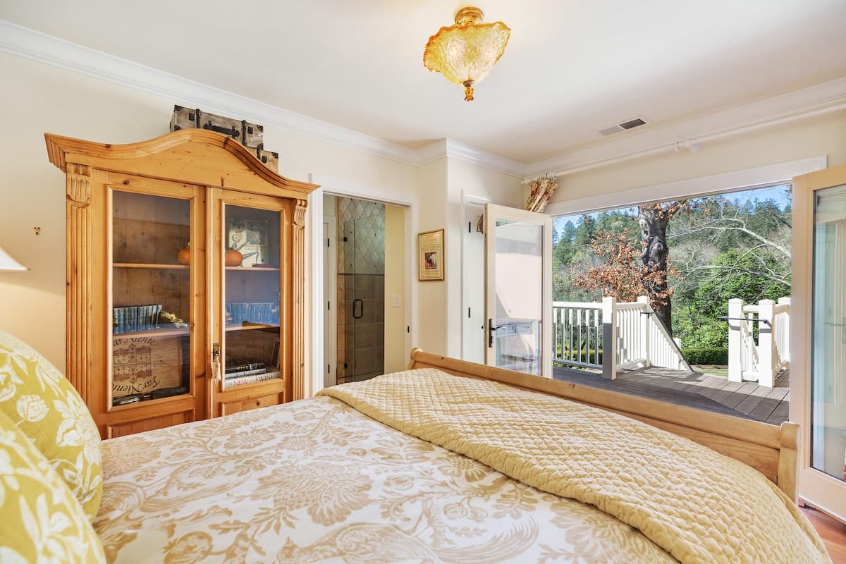 Spacious Home with Pool, Jacuzzi & Fire Pit - Photo 3