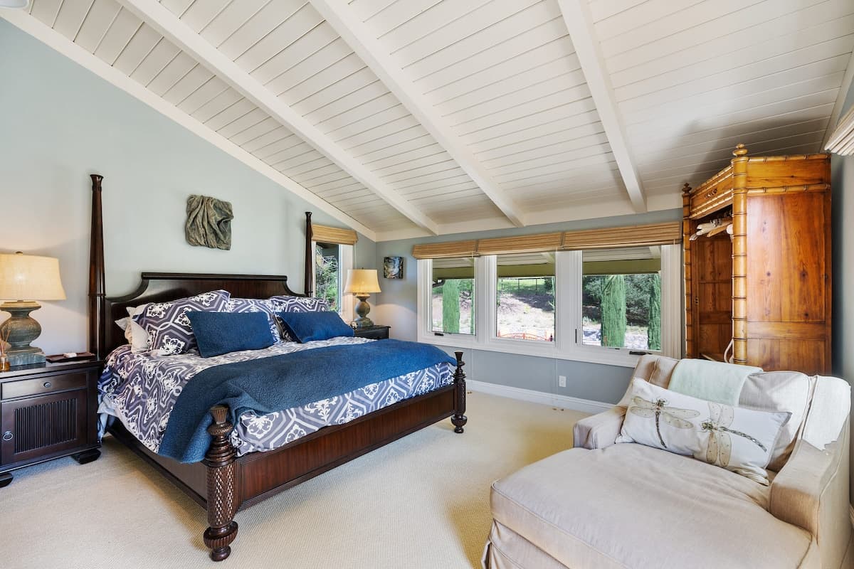 Spacious Home with Pool, Jacuzzi & Fire Pit - Photo 2
