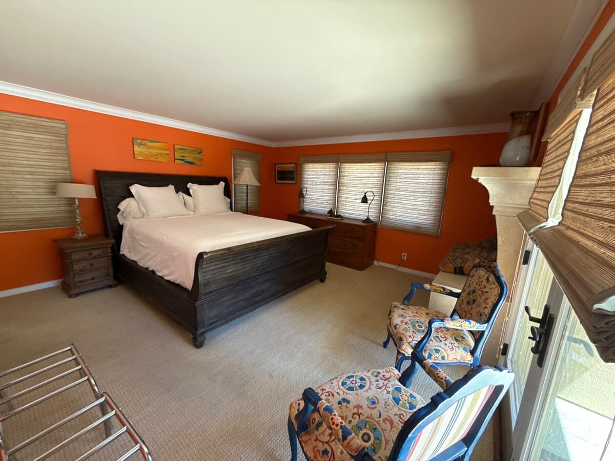 Spacious Home with Pool, Jacuzzi & Fire Pit - Photo 4