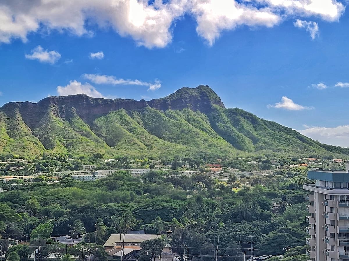 Waikiki Oceanview Condo Pool/Gym/Parking -Sleeps 6 - Photo 4