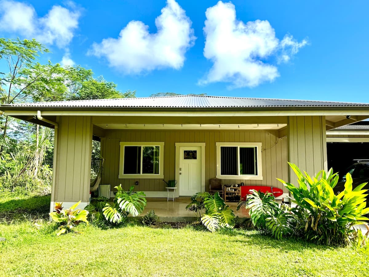 Guesthouse in Keaau · ★4.94 · 2 bedrooms · 3 beds · 1 private bath - Photo 4