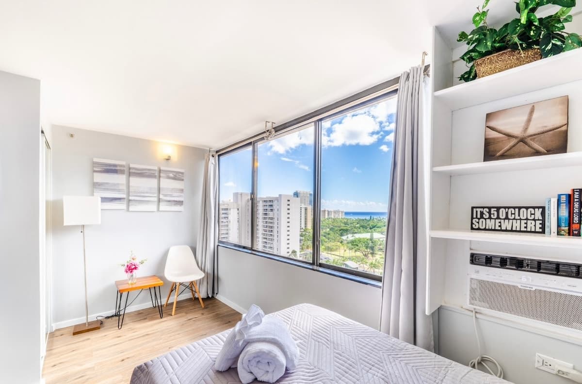 Waikiki Studio&Ocean View&Walk to Beach&Renovated - Photo 1