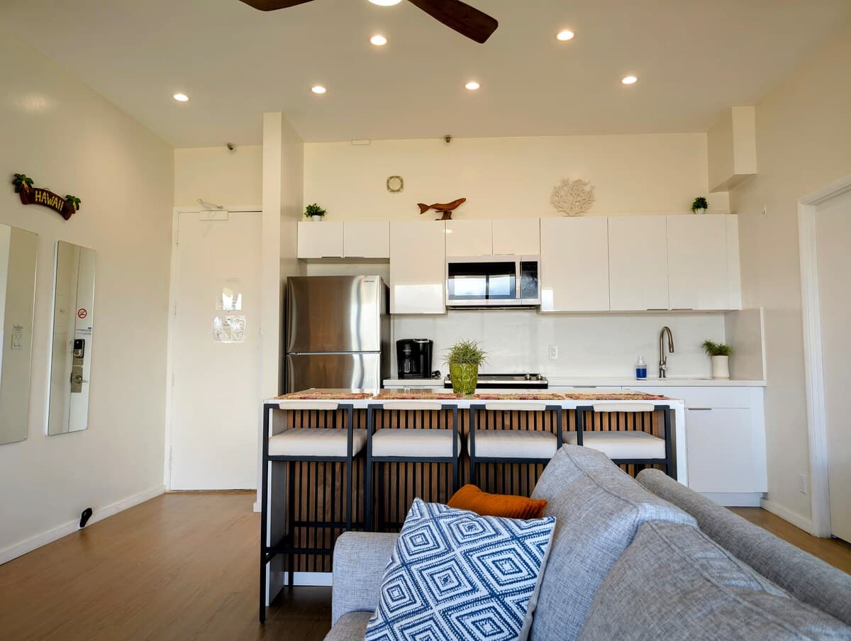 Condo in Honolulu · ★4.95 · 1 bedroom · 2 beds · 1 private bath - Photo 4