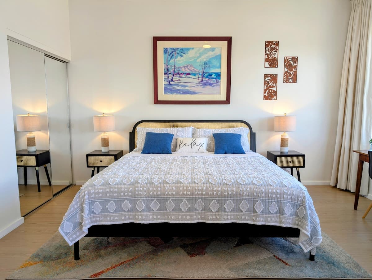 Condo in Honolulu · ★4.95 · 1 bedroom · 2 beds · 1 private bath - Photo 1