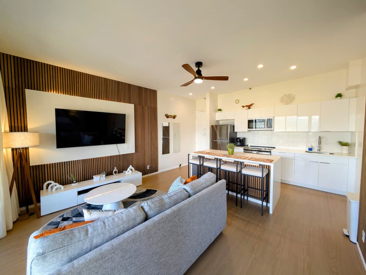 Condo in Honolulu · ★4.95 · 1 bedroom · 2 beds · 1 private bath - Photo 2