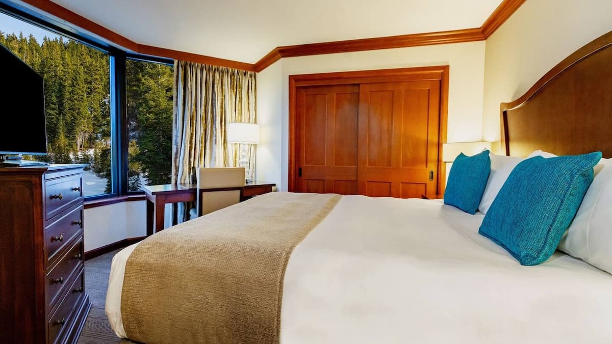 Ski-in/Ski-out Suite with Pool & Water Slide - Photo 2